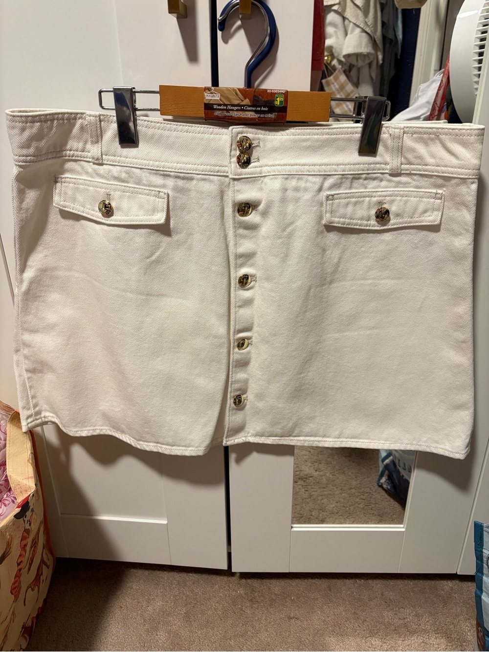 H&M White Button-Front Denim Mini Skirt with Flap Pockets